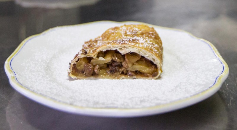 FIRST CHOICE--REFINED AND SELECTED INGREDIENTS